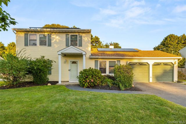 23 Blueberry Lane, Patchogue, NY 11772