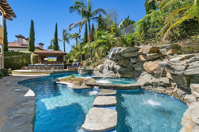 9 Newcastle Lane, Laguna Niguel, CA 92677