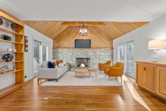 183 Kings Grant Rd, Weston, MA 02493