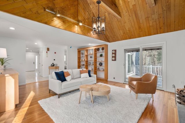 183 Kings Grant Rd, Weston, MA 02493