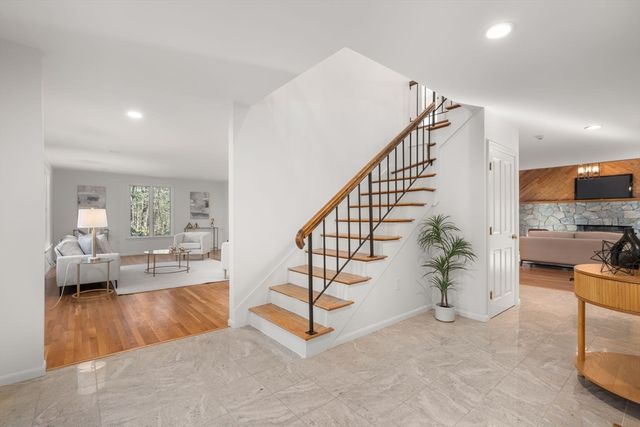 183 Kings Grant Rd, Weston, MA 02493