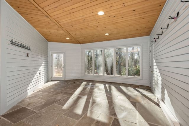 183 Kings Grant Rd, Weston, MA 02493