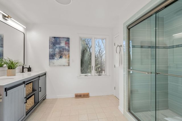 183 Kings Grant Rd, Weston, MA 02493