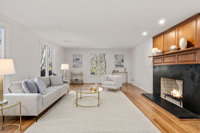 183 Kings Grant Rd, Weston, MA 02493