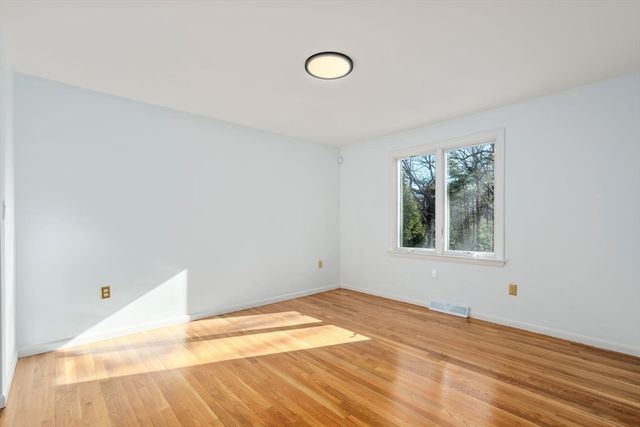 183 Kings Grant Rd, Weston, MA 02493