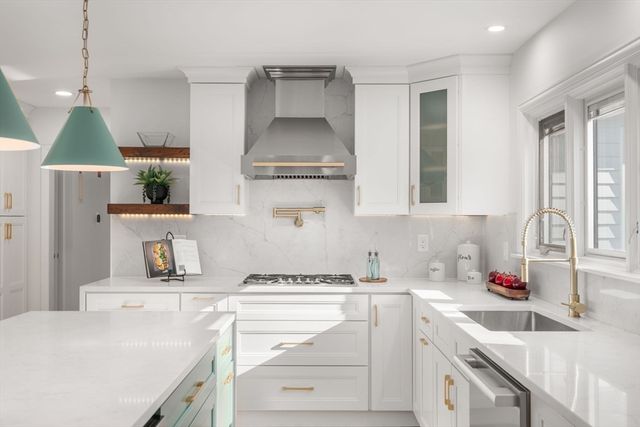 183 Kings Grant Rd, Weston, MA 02493