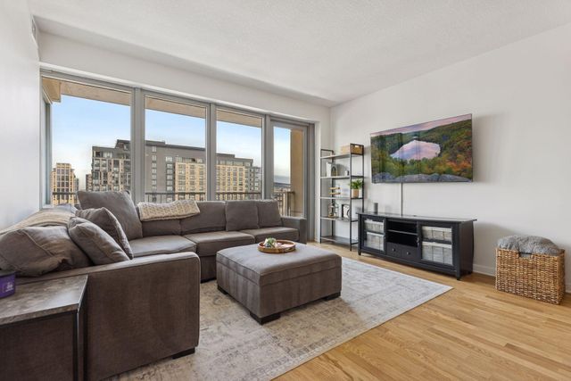 929 Portland Avenue 902, Minneapolis, MN 55404