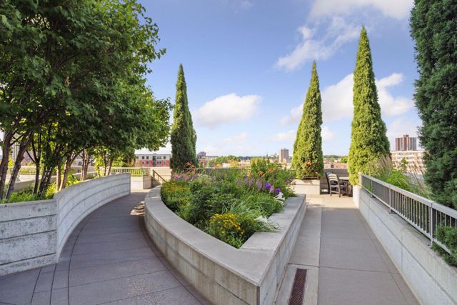 929 Portland Avenue 902, Minneapolis, MN 55404