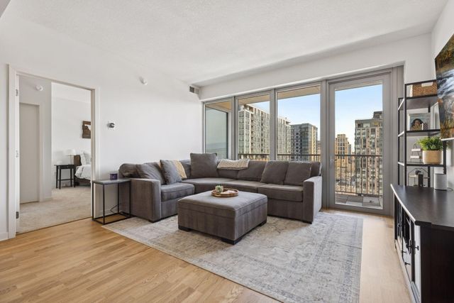 929 Portland Avenue 902, Minneapolis, MN 55404