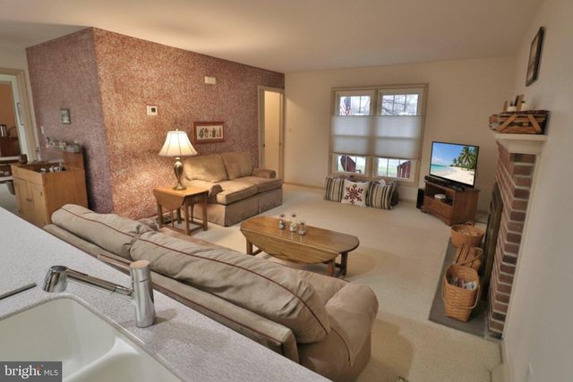 588 CROSSWINDS DR, Lititz, PA 17543