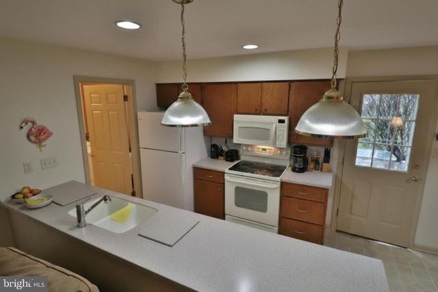 588 CROSSWINDS DR, Lititz, PA 17543