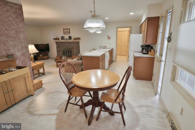 588 CROSSWINDS DR, Lititz, PA 17543