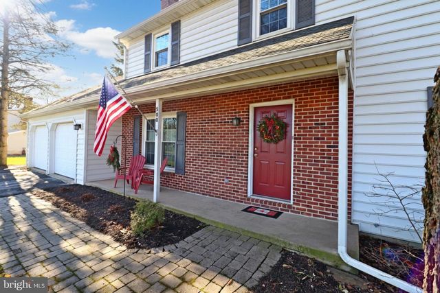 588 CROSSWINDS DR, Lititz, PA 17543