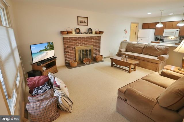 588 CROSSWINDS DR, Lititz, PA 17543