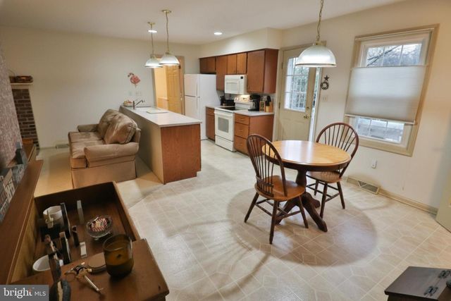 588 CROSSWINDS DR, Lititz, PA 17543