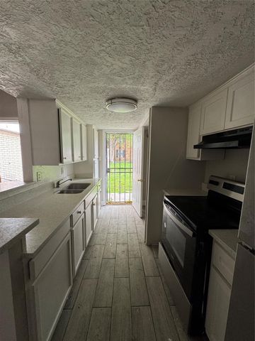 8100 Leonora Street K3, Houston, TX 77061