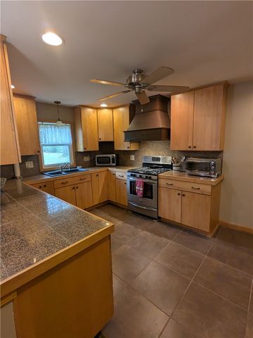 3106 Fernwood Ln, Neshannock Twp, PA 16105