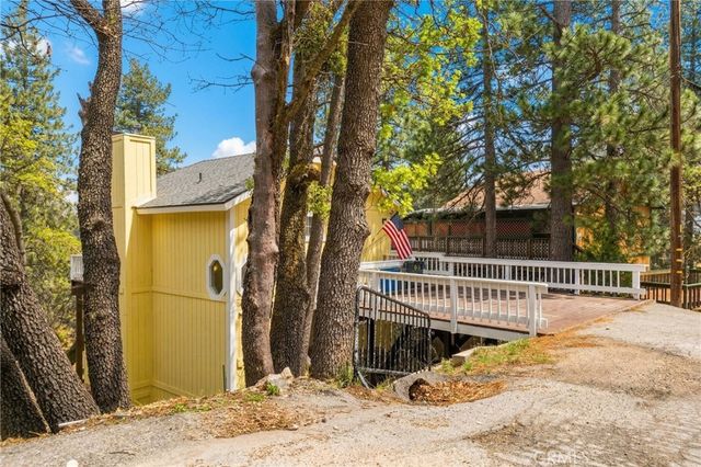 32807 Deer Lick Drive, Running Springs, CA 92382