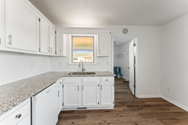 328 Deer Cir, Estill Springs, TN 37330