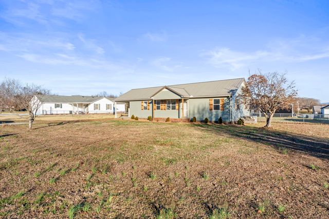 328 Deer Cir, Estill Springs, TN 37330