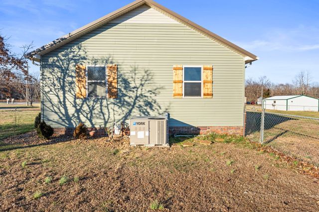 328 Deer Cir, Estill Springs, TN 37330