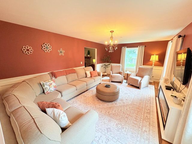 18400 Chevy Chase, Brookfield, WI 53045