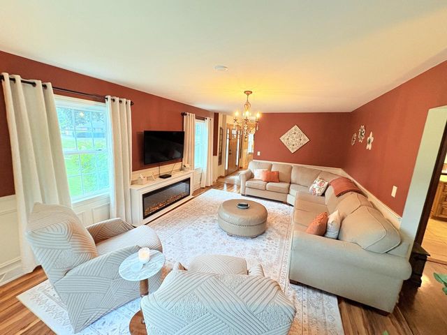 18400 Chevy Chase, Brookfield, WI 53045