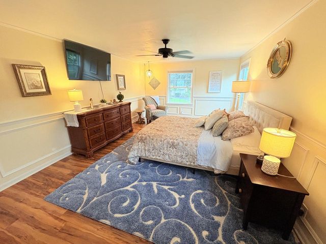 18400 Chevy Chase, Brookfield, WI 53045