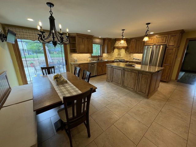 18400 Chevy Chase, Brookfield, WI 53045