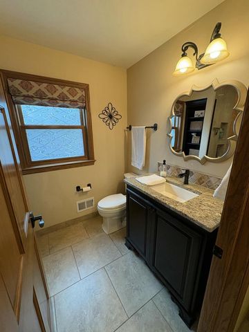 18400 Chevy Chase, Brookfield, WI 53045