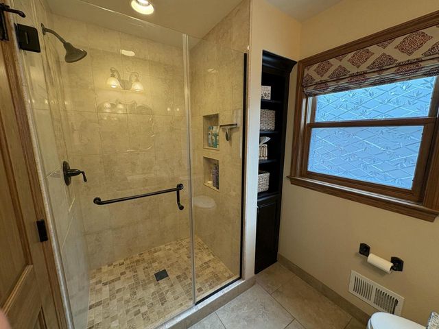 18400 Chevy Chase, Brookfield, WI 53045
