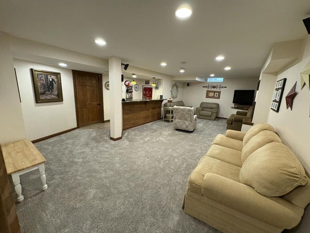 18400 Chevy Chase, Brookfield, WI 53045