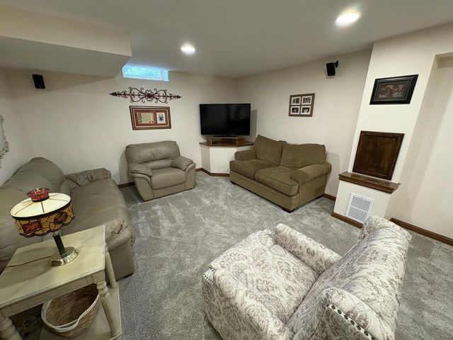 18400 Chevy Chase, Brookfield, WI 53045
