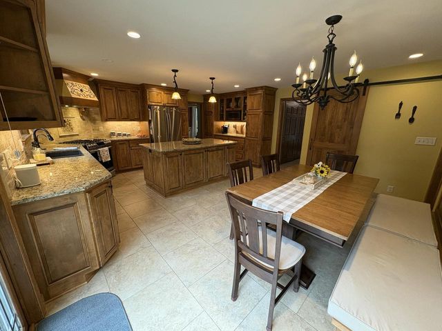 18400 Chevy Chase, Brookfield, WI 53045