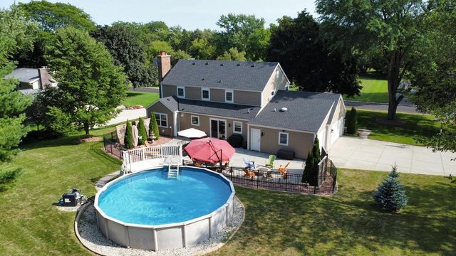 18400 Chevy Chase, Brookfield, WI 53045