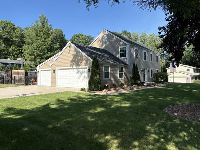 18400 Chevy Chase, Brookfield, WI 53045