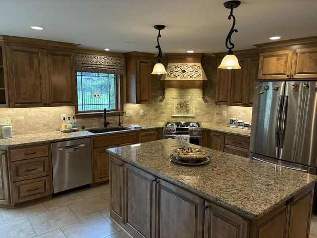 18400 Chevy Chase, Brookfield, WI 53045