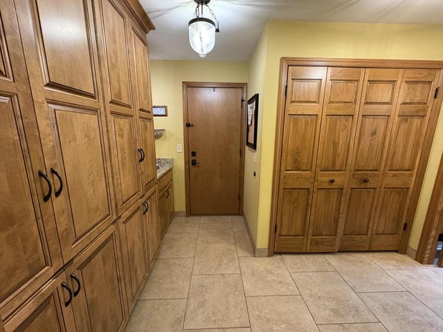 18400 Chevy Chase, Brookfield, WI 53045
