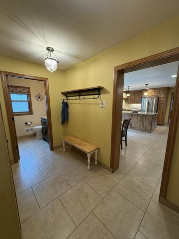 18400 Chevy Chase, Brookfield, WI 53045