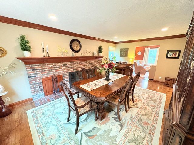 18400 Chevy Chase, Brookfield, WI 53045