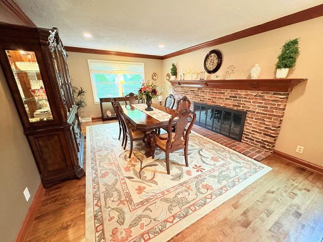 18400 Chevy Chase, Brookfield, WI 53045