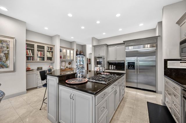 818 Sierra Oaks Vista Ln, Sacramento, CA 95864