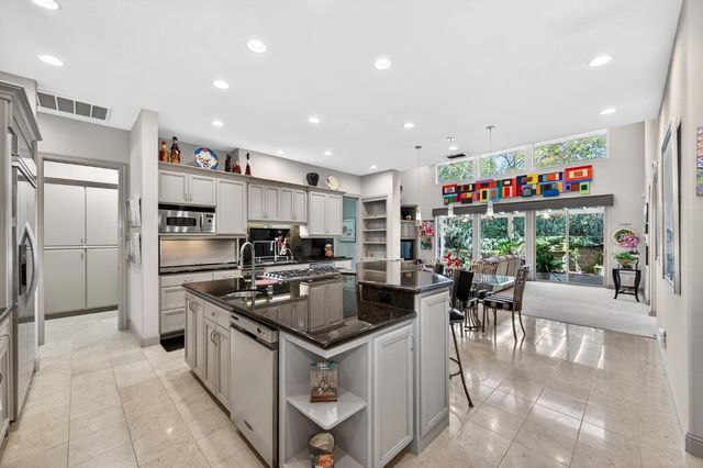 818 Sierra Oaks Vista Ln, Sacramento, CA 95864