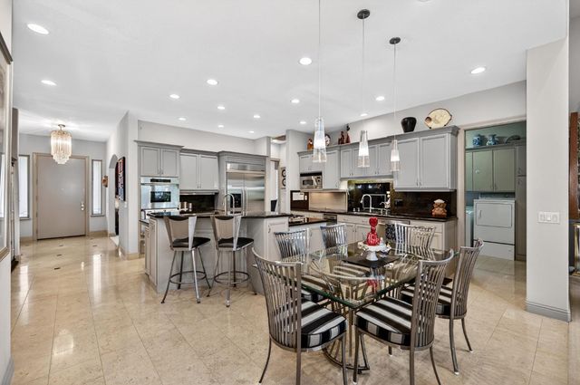 818 Sierra Oaks Vista Ln, Sacramento, CA 95864