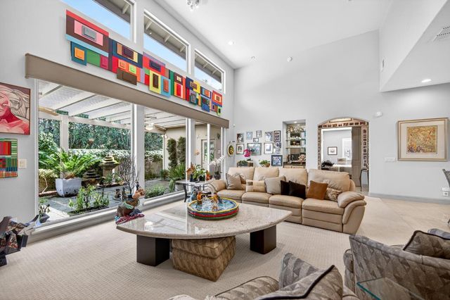 818 Sierra Oaks Vista Ln, Sacramento, CA 95864