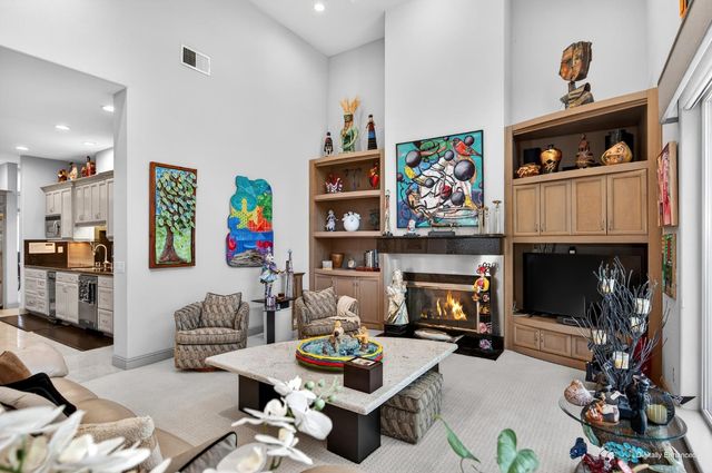 818 Sierra Oaks Vista Ln, Sacramento, CA 95864