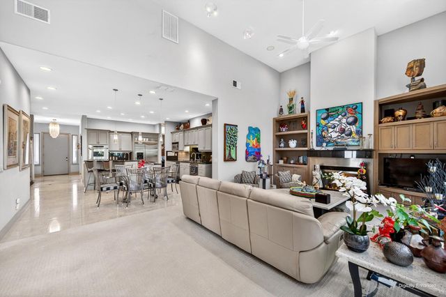 818 Sierra Oaks Vista Ln, Sacramento, CA 95864