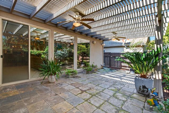 818 Sierra Oaks Vista Ln, Sacramento, CA 95864