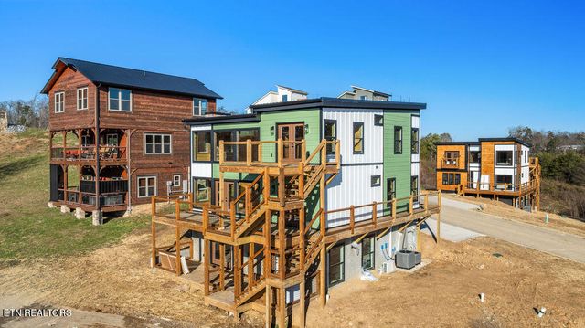 737 Bullwinkle Way, Sevierville, TN 37862