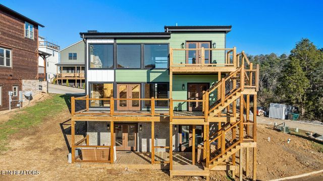 737 Bullwinkle Way, Sevierville, TN 37862